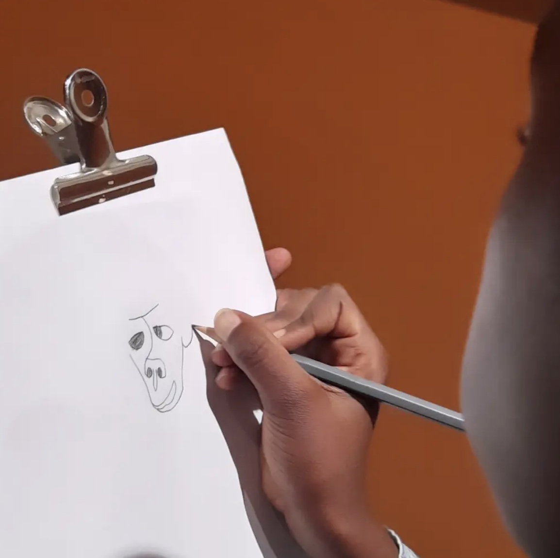 A child making a drawing during the museum visit
